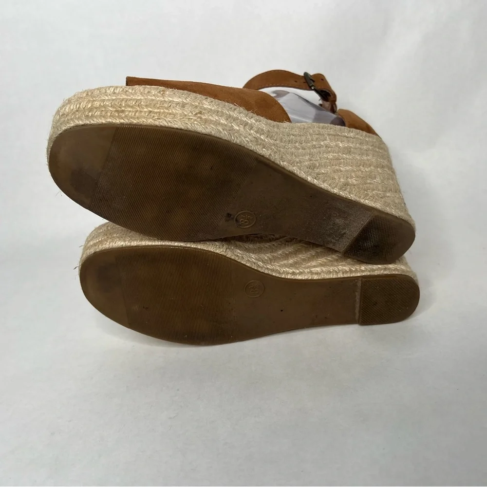 Universal Threads Tan Suede Platform‎ Sandals 8.5